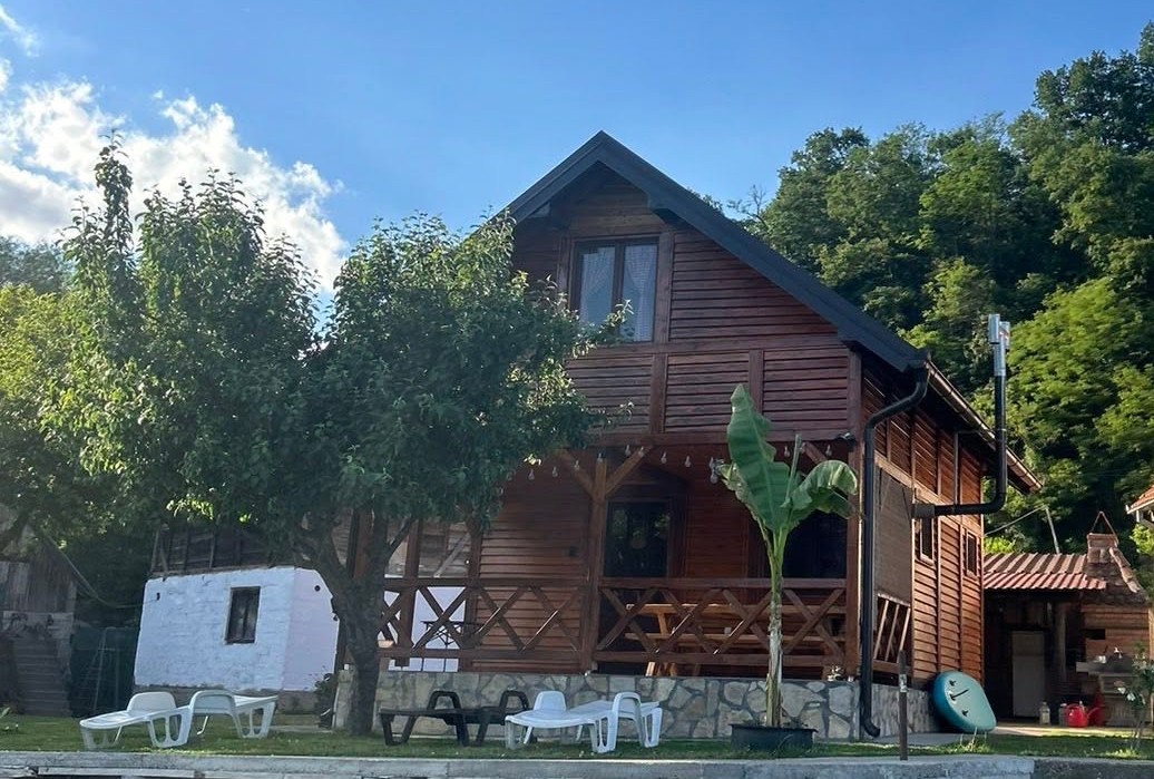 Vikendica na Drini za osam osoba